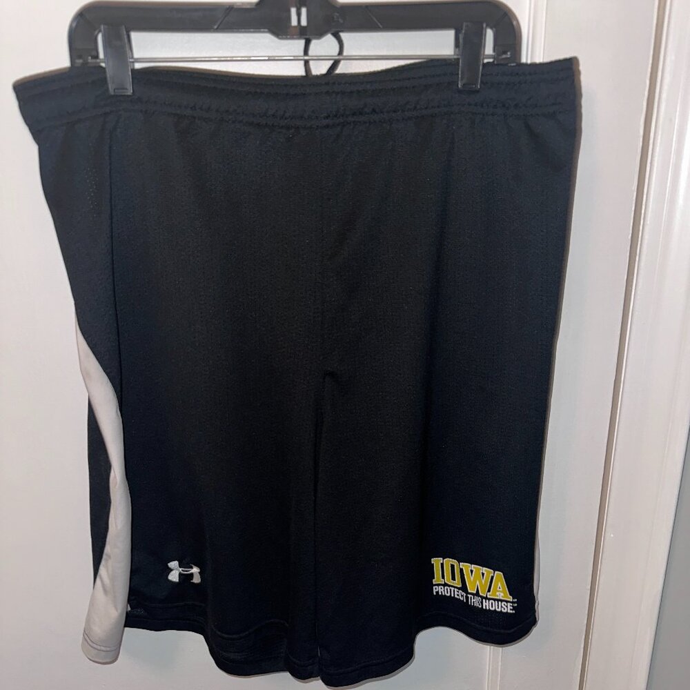 Men's Under Armour - Hawkeyes Shorts - Size XL (Marked L) - Aged / Loose Elastic